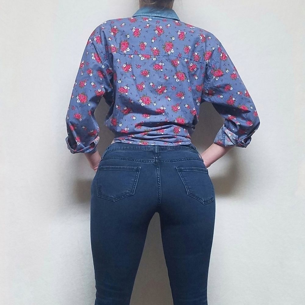 VINTAGE Chic Red Rose Chambray Button Up Blouse - Picture 11 of 13